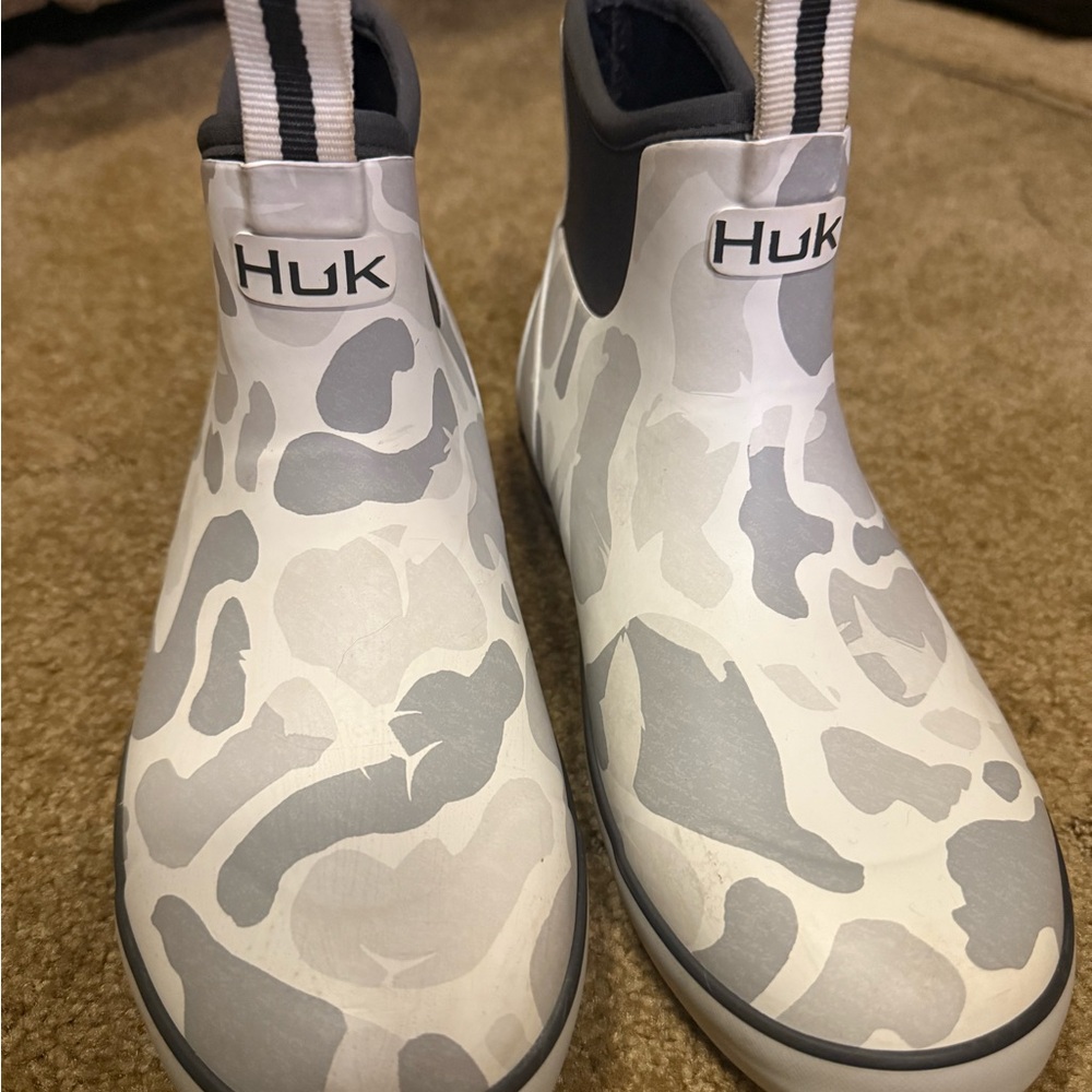 Huk Women’s  White & Gray Camo Slip-On Waterproof Boots